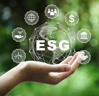 Hand mit ESG für Nachhaltigkeit