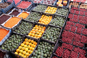 Früchte in Plastik für den Transport verpackt